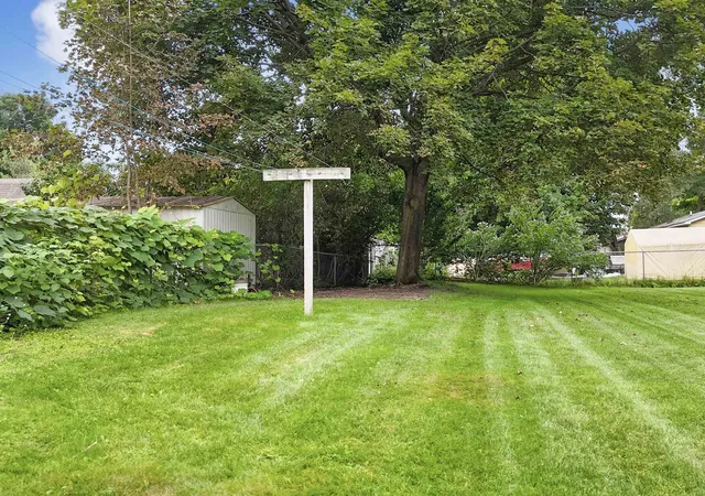 Photo 3 of Single family home for sale at 4285 N Manor Wood Dr, Traverse City, MI 49685 | MLS# 80072833 | Listing updated on 2026-09-17