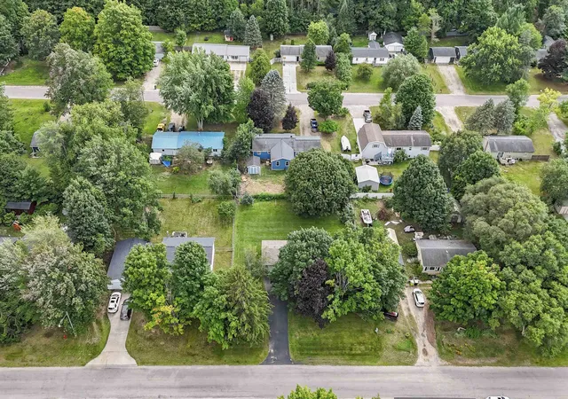 Photo 4 of Single family home for sale at 4285 N Manor Wood Dr, Traverse City, MI 49685 | MLS# 80072833 | Listing updated on 2026-09-17
