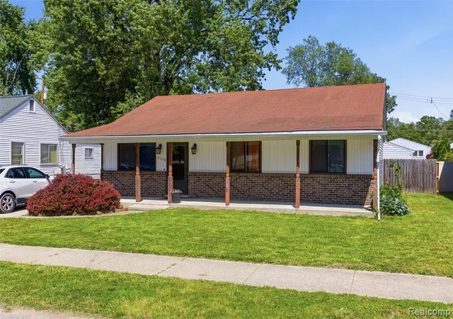 Homes for sale in Westland, MI | 6108 N Carlson St, Westland, MI 48185 | MLS# 60998572