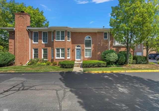 Photo 2 of Condo for sale at 141 Windwood Pointe Rd, Saint Clair Shores, MI 48080 | MLS# 50220143 | Listing updated on 2026-09-16