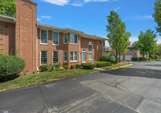 Photo 3 of Condo for sale at 141 Windwood Pointe Rd, Saint Clair Shores, MI 48080 | MLS# 50220143 | Listing updated on 2026-09-16