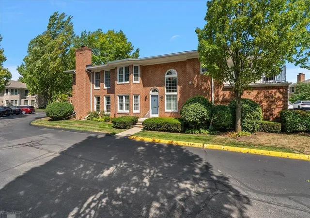Photo 3 of Condo for sale at 141 Windwood Pointe Rd, Saint Clair Shores, MI 48080 | MLS# 50220143 | Listing updated on 2026-09-16