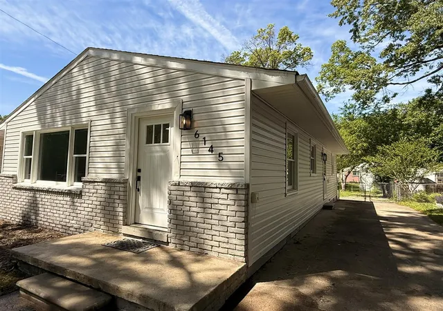 Homes for sale in Westland, MI | 6145 N Dowling Ave, Westland, MI 48185 | MLS# 70534836