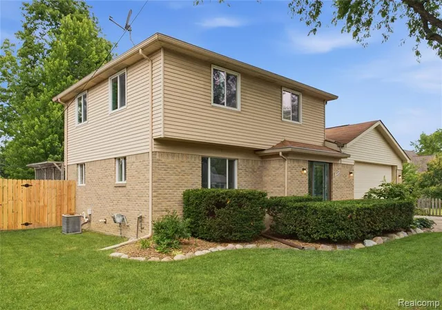 Homes for sale in Ann Arbor, MI | 2850 Elmwood Ave, Ann Arbor, MI 48104 | MLS# 61003490