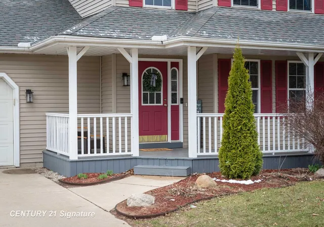 Photo 2 of Sale Pending at 116 S Westlawn Dr, Midland, MI 48640 | MLS# 50169666 | Listing updated on 2025-06-03
