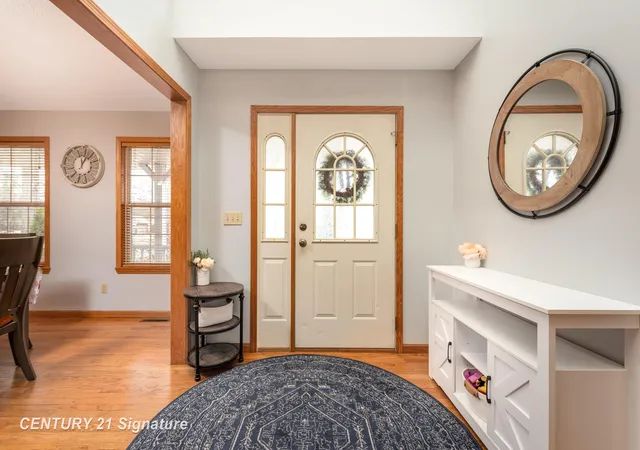 Photo 3 of Sale Pending at 116 S Westlawn Dr, Midland, MI 48640 | MLS# 50169666 | Listing updated on 2025-06-03