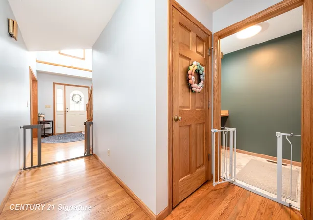 Photo 4 of Sale Pending at 116 S Westlawn Dr, Midland, MI 48640 | MLS# 50169666 | Listing updated on 2025-06-03