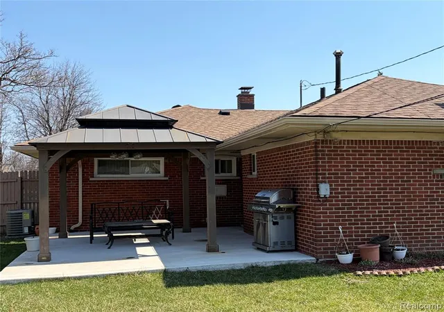 Photo 3 of Sale Pending at 29517 Eastfield St, Farmington Hills, MI 48334 | MLS# 60981888 | Listing updated on 2026-07-07