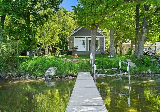 3rd image of 8440 S Lakeview Rd, Traverse City, MI 49684 | MLS# 80069249