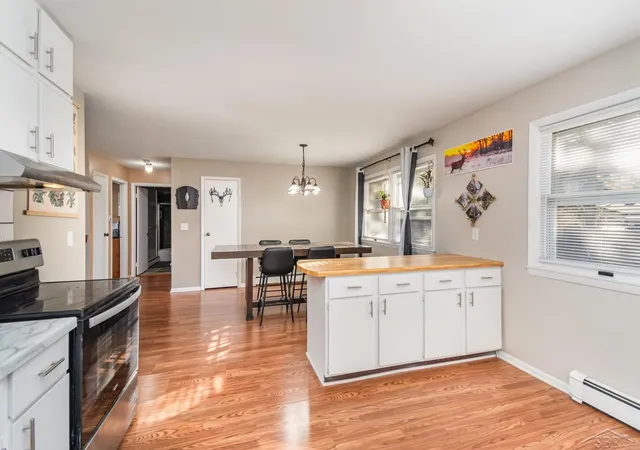 Photo 3 of Sale Pending at 2621 Whitemore Pl, Saginaw, MI 48602 | MLS# 50193436 | Listing updated on 2025-11-28
