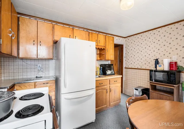 Listing Photo 3 - Condo for sale in building located at 326 W Barnum St, Ishpeming, MI 49849