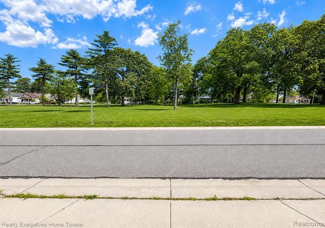 Homes for sale in Port Huron, MI | 2914 South Blvd, Port Huron, MI 48060 | MLS# 61003092