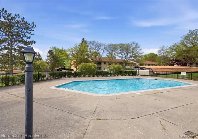 Homes for sale in Farmington Hills, MI | 27920 Berrywood Ln #33, Farmington Hills, MI 48334 | MLS# 60991198