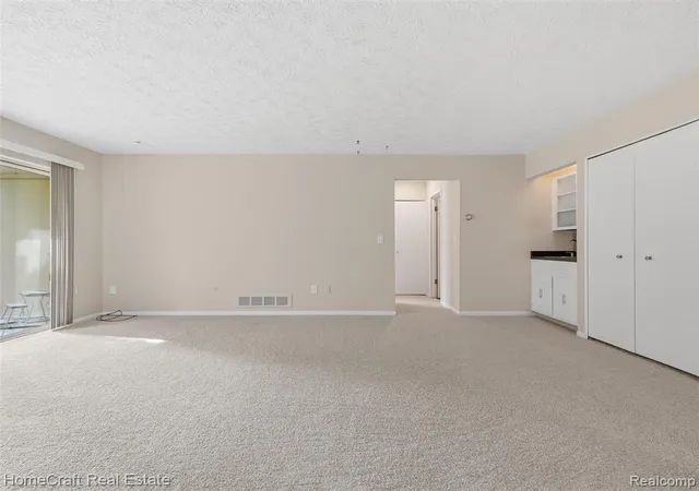 Homes for sale in Farmington Hills, MI | 27920 Berrywood Ln #33, Farmington Hills, MI 48334 | MLS# 60991198