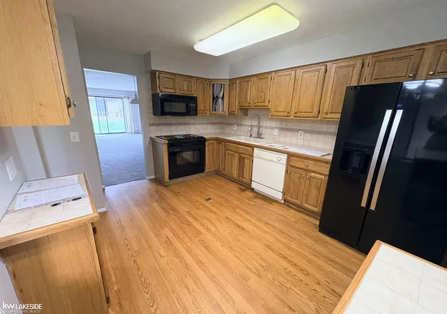 4th image of 616 Byron Ct #39 Rd, Rochester Hills, MI 48307 | MLS# 50207654
