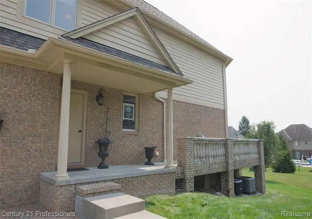 2nd image of 916 Majestic, Rochester Hills, MI 48306 | MLS# 61019877