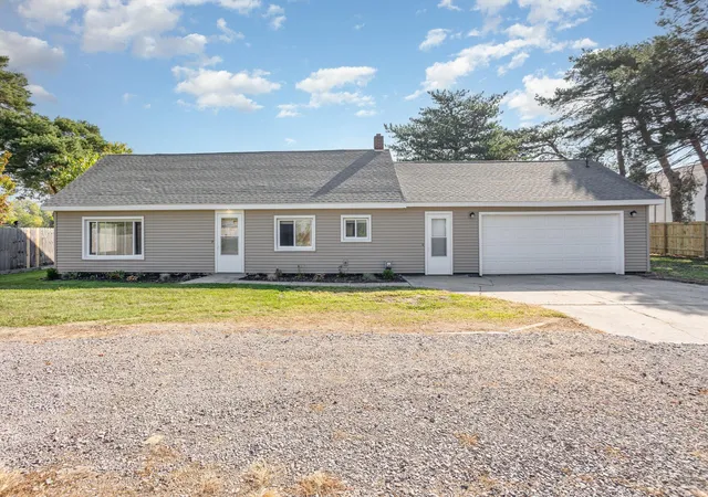 Photo 1 of Sale Pending at 111 S Lincoln Rd, Bay City, MI 48708 | MLS# 50188476 | Listing updated on 2025-09-29