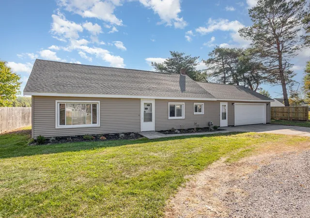 Photo 2 of Sale Pending at 111 S Lincoln Rd, Bay City, MI 48708 | MLS# 50188476 | Listing updated on 2025-09-29