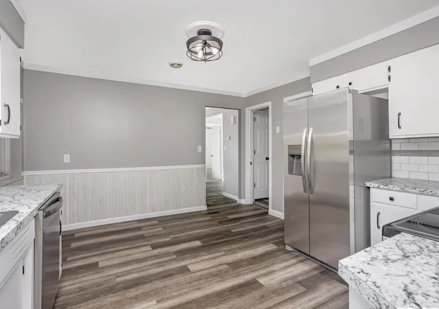 Photo 4 of Sale Pending at 111 S Lincoln Rd, Bay City, MI 48708 | MLS# 50188476 | Listing updated on 2025-09-29
