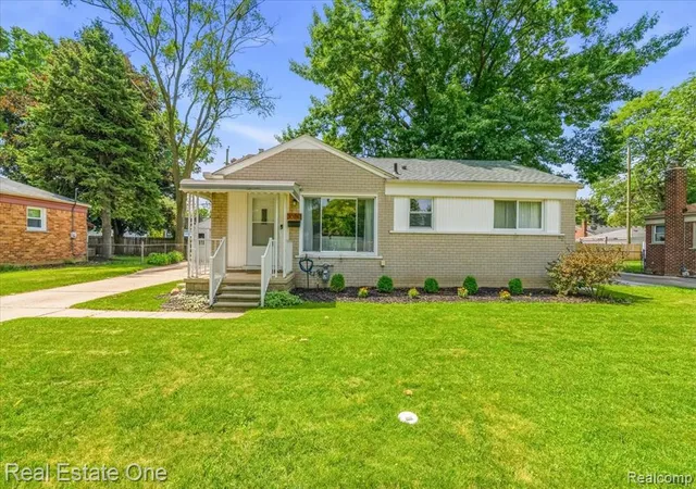 Homes for sale in Livonia, MI | 30741 Hathaway St, Livonia, MI 48150 | MLS# 61008214