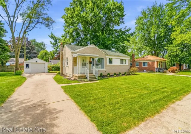 Homes for sale in Livonia, MI | 30741 Hathaway St, Livonia, MI 48150 | MLS# 61008214