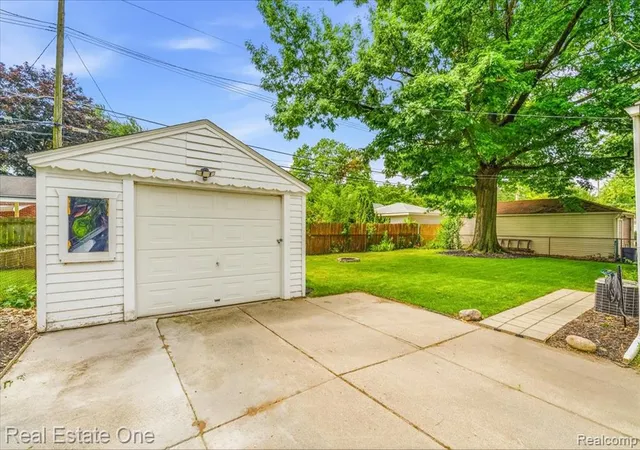 Homes for sale in Livonia, MI | 30741 Hathaway St, Livonia, MI 48150 | MLS# 61008214