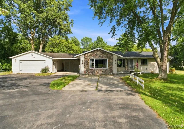 Photo 1 of Single family home for sale at 1288 40th St, Port Huron, MI 48060 4650 | MLS# 61025520 | Listing updated on 2026-09-10
