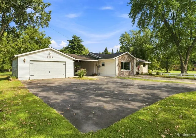 Photo 2 of Single family home for sale at 1288 40th St, Port Huron, MI 48060 4650 | MLS# 61025520 | Listing updated on 2026-09-10