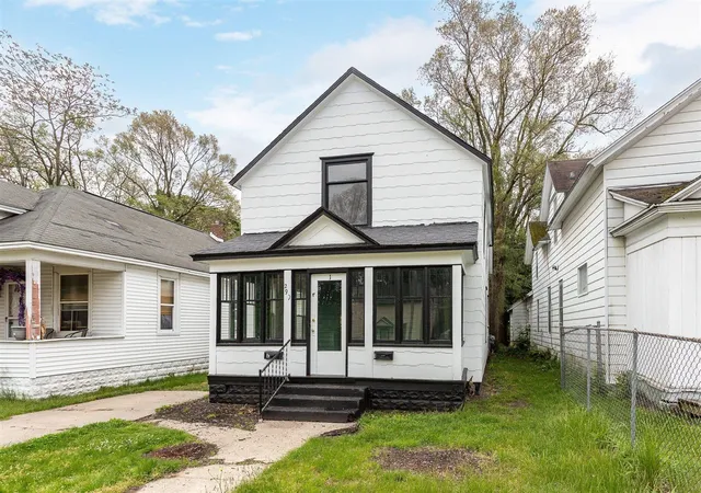 Photo 2 of Multi family home for sale at 299 Mason Ave, Muskegon, MI 49441 | MLS# 70549535 | Listing updated on 2026-09-08