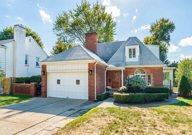Homes for sale in Grosse Pointe Farms, MI | 153 Ridgemont Rd, Grosse Pointe Farms, MI 48236 | MLS# 50190762