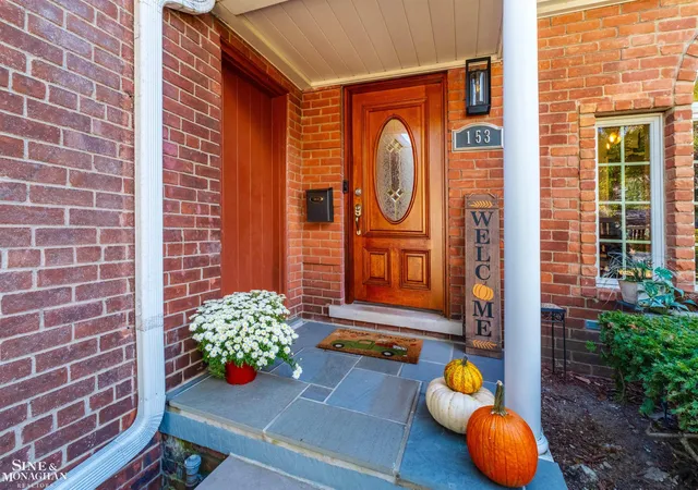 Homes for sale in Grosse Pointe Farms, MI | 153 Ridgemont Rd, Grosse Pointe Farms, MI 48236 | MLS# 50190762