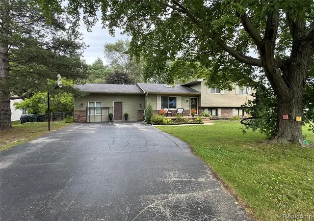 2nd image of 3877 Westlyn Dr, Lake Orion, MI 48359 | MLS# 61021618