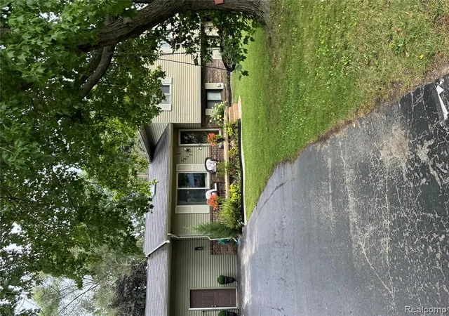 3rd image of 3877 Westlyn Dr, Lake Orion, MI 48359 | MLS# 61021618