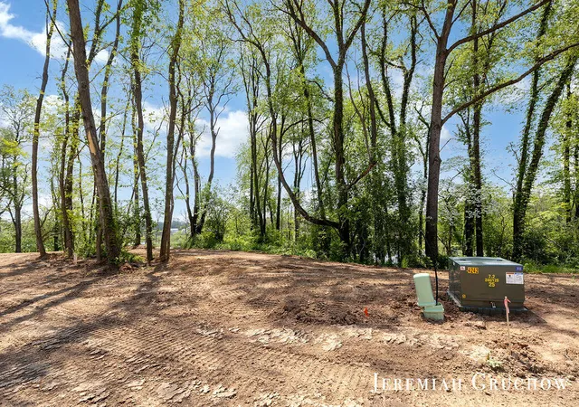 Photo 4 of Sale Pending at 757 W Sedona Hills Ct, Grand Rapids, MI 49525 | MLS# 70508730 | Listing updated on 2026-06-17