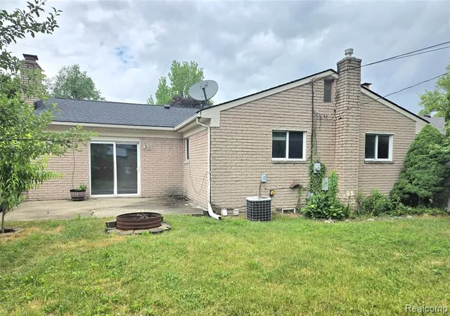 Homes for sale in Canton, MI | 39857 John Dr, Canton, MI 48187 | MLS# 61001922