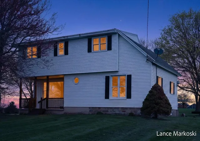 Homes for sale in Wayland, MI | 1585 135Th Ave, Wayland, MI 49348 | MLS# 70525365