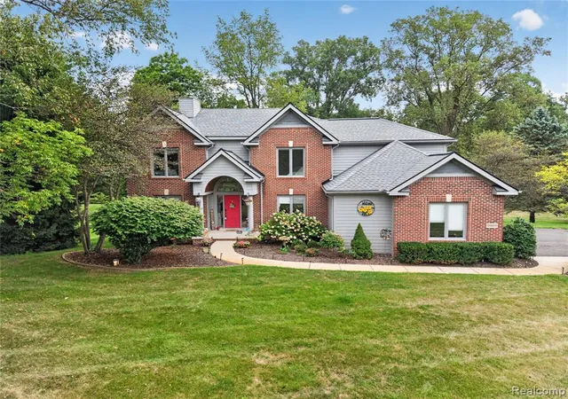 Photo 1 of Single family home for sale at 8805 Pebble Creek Dr, Pinckney, MI 48169 8578 | MLS# 61024964 | Listing updated on 2026-09-12