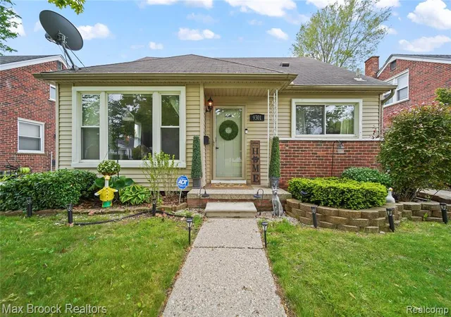 Photo 2 of Sale Pending at 9301 Dixie, Redford, MI 48239 | MLS# 60996548 | Listing updated on 2026-06-13
