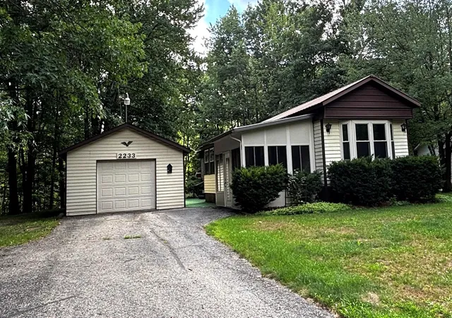 1st image of 2233 Oakridge Dr, Farwell, MI 48622 | MLS# 50217794