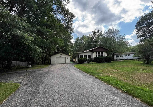 2nd image of 2233 Oakridge Dr, Farwell, MI 48622 | MLS# 50217794