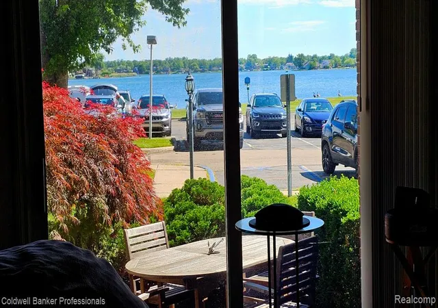 Homes for sale in Keego Harbor, MI | 1647 Cass Lake Rd, Keego Harbor, MI 48320 | MLS# 61009546