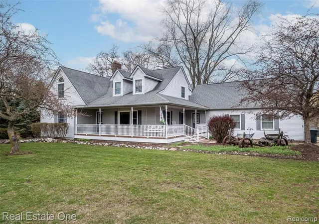 Homes for sale in South Lyon, MI | 11030 Marshall Rd, South Lyon, MI 48178 | MLS# 60984000