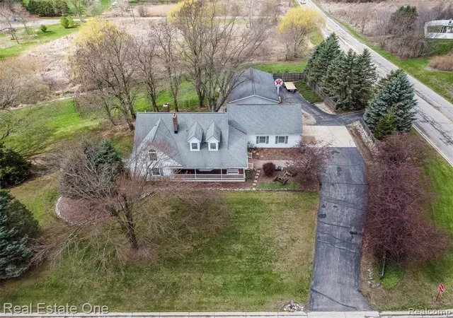 Homes for sale in South Lyon, MI | 11030 Marshall Rd, South Lyon, MI 48178 | MLS# 60984000