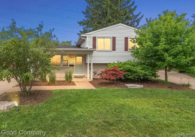 Photo 1 of Single family home for sale at 3026 Linwood Ct, Royal Oak, MI 48073 3020 | MLS# 61025214 | Listing updated on 2026-09-11