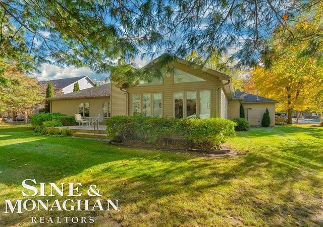 3rd image of 3228 Turnberry Ln, Port Huron, MI 48060 | MLS# 50192975
