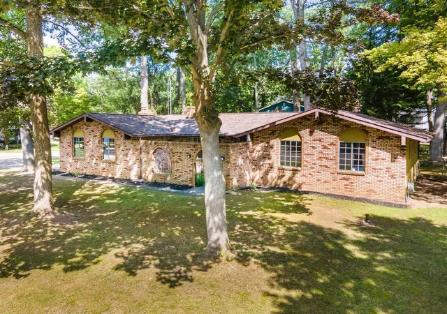 Photo 1 of Single family home for sale at 13331 Crane Ridge Dr, Fenton, MI 48430 | MLS# 50220009 | Listing updated on 2026-08-30