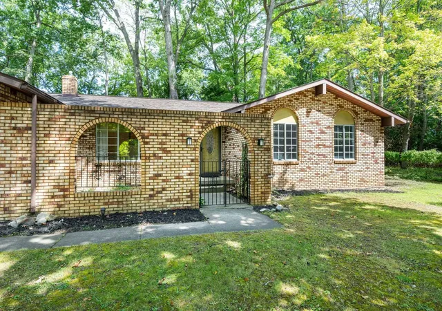 Photo 4 of Single family home for sale at 13331 Crane Ridge Dr, Fenton, MI 48430 | MLS# 50220009 | Listing updated on 2026-08-30