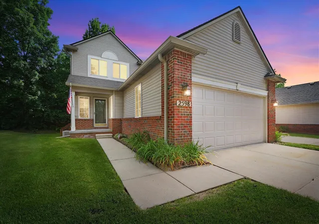 Homes for sale in Hartland, MI | 2598 Woodcliff Trl, Hartland, MI 48353 | MLS# 70543904