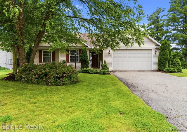 Homes for sale in Linden, MI | 1409 Meadow Green Ln, Linden, MI 48451 | MLS# 61006454