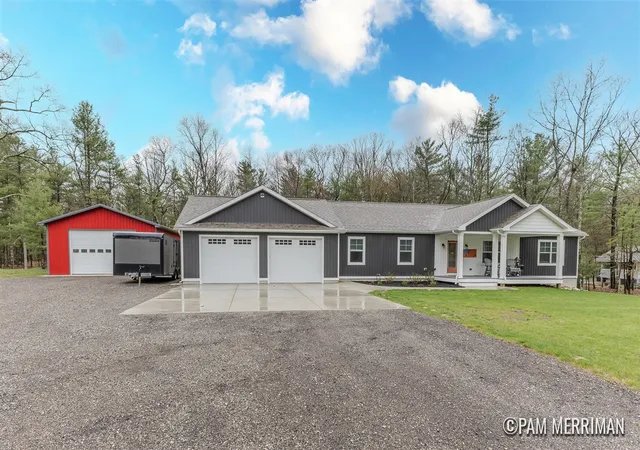 Homes for sale in Pentwater, MI | 6275 Longbridge Rd, Pentwater, MI 49449 | MLS# 70528712